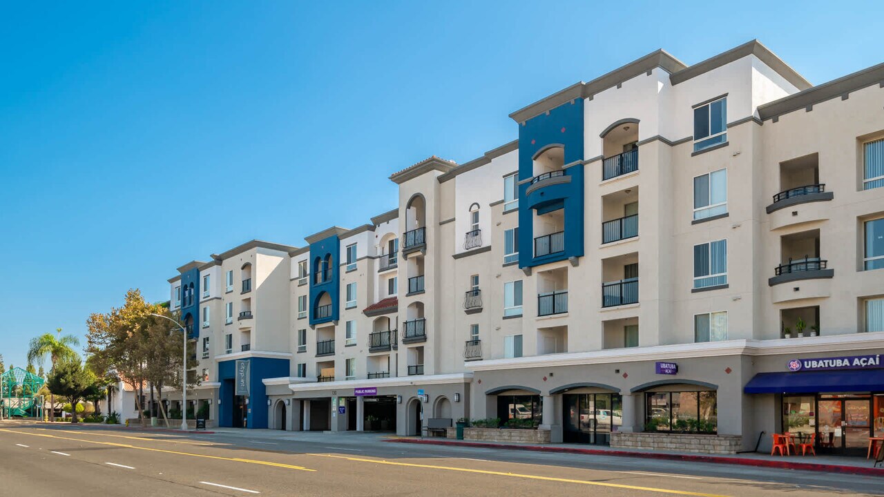 City Pointe in Fullerton, CA - Building Photo