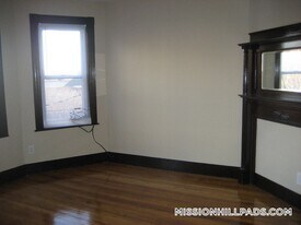 10 Bucknam St in Boston, MA - Building Photo