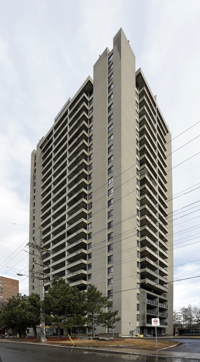 Castleview in Ottawa, ON - Building Photo - Primary Photo