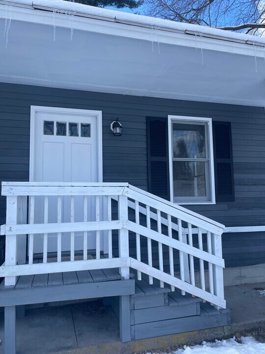 22 Mammoth Rd, Unit Sunny Home for Rent in Hooksett, NH - Foto de edificio