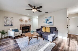 2100 Rainbow Dr in Arlington, TX - Building Photo - Building Photo