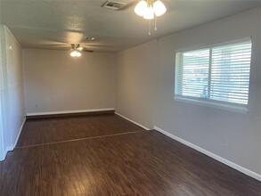 712 SW 4th Pl in Moore, OK - Building Photo - Building Photo