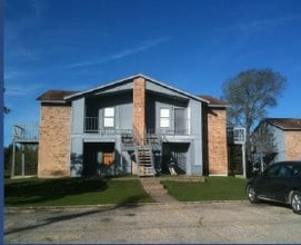 TEX Villas in Giddings, TX - Building Photo - Building Photo