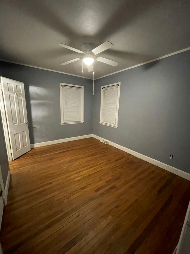 102 N Center St, Unit #1 in Adrian, MI - Building Photo - Building Photo