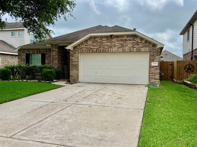 3210 Blue Bonnet Dr in Texas City, TX - Building Photo - Building Photo