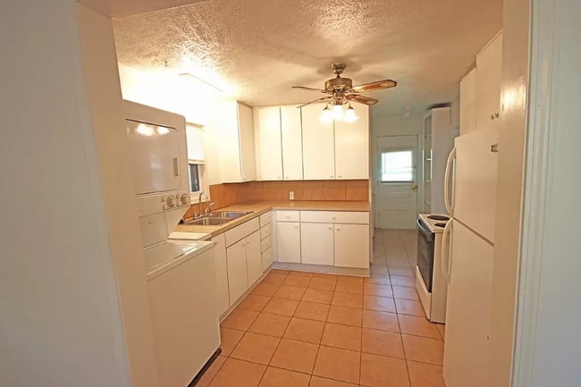 property at 113 S Chicago St