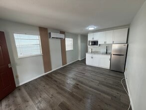 2306 Musselwhite Ave, Unit B in Orlando, FL - Foto de edificio - Building Photo