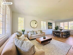 10 Ginny Ln in Hampton Bays, NY - Building Photo - Building Photo