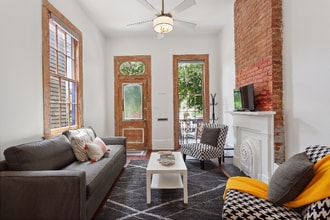 927 Bordeaux St in New Orleans, LA - Building Photo - Building Photo