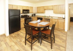 Amber Pointe Apartments in Fargo, ND - Foto de edificio - Building Photo
