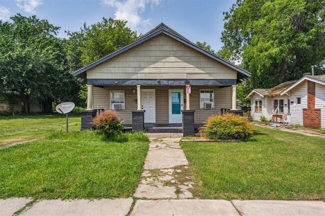 property at 2123 W Park Pl