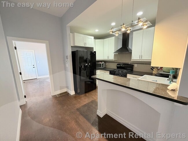 8 Cross St E in Somerville, MA - Building Photo - Building Photo