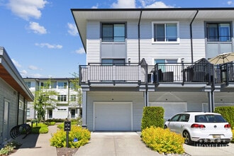 18505 Laurensen Pl in Surrey, BC - Building Photo - Building Photo