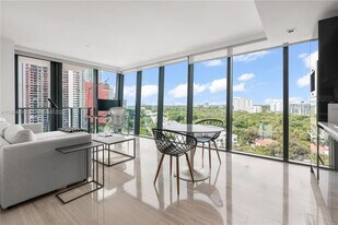 1451 Brickell Ave in Miami, FL - Building Photo