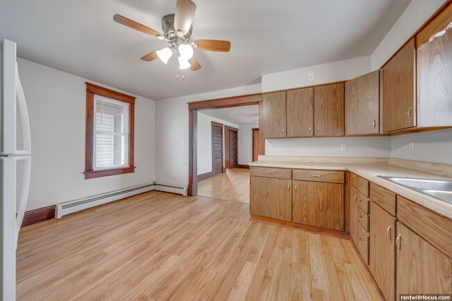 211 Oak St in Kaukauna, WI - Building Photo - Building Photo