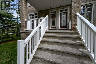 76 Stonehaven Dr in Ottawa, ON - Building Photo - Building Photo