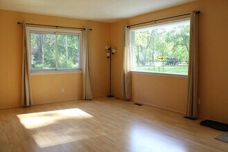 655 Robinwood Dr in Troy, MI - Building Photo - Building Photo