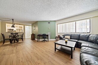 15 N Beacon, Unit 212 in Boston, MA - Foto de edificio - Building Photo