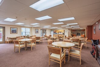 Legacy Manor of Waterloo in Waterloo, IA - Foto de edificio - Building Photo