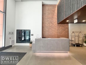 1111 W Lake St, Unit 1 in Chicago, IL - Foto de edificio - Building Photo