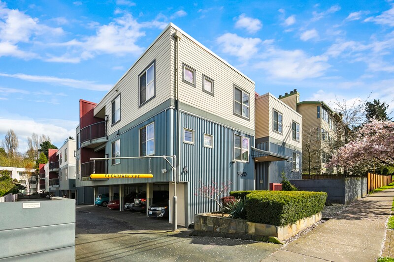 9520 1st Ave NE in Seattle, WA - Building Photo