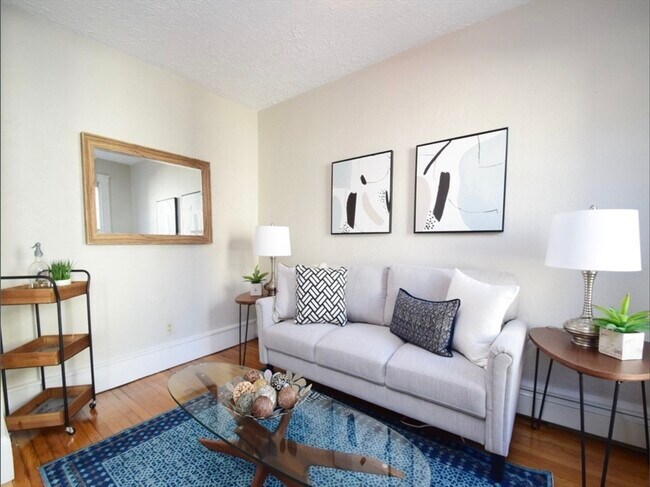 217 Boylston St, Unit 2 in Boston, MA - Building Photo - Building Photo