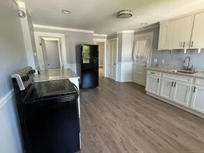 12 Hillcrest Ave in Watertown, CT - Building Photo - Building Photo