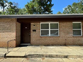 702 S Edgewood Dr in Dothan, AL - Building Photo