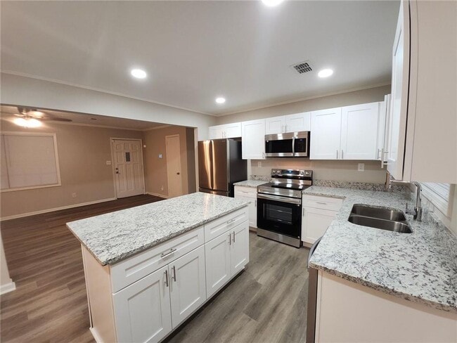 2830 Knollview Dr in Decatur, GA - Building Photo - Building Photo