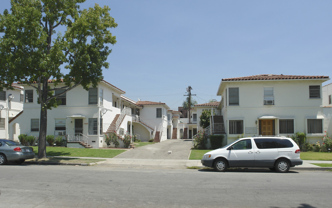 104-114 N 1st St in Alhambra, CA - Foto de edificio