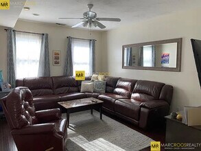 112 W 7th St, Unit 1 in Boston, MA - Building Photo - Building Photo