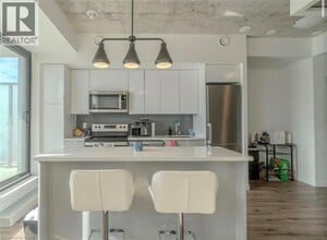 7 Erie Ave in Brantford, ON - Building Photo - Building Photo