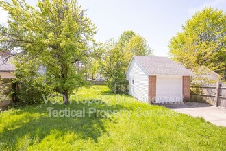 17932 Neff Rd in Cleveland, OH - Foto de edificio - Building Photo