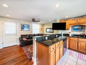 33 Pitt St, Unit 11 in Charleston, SC - Foto de edificio - Building Photo