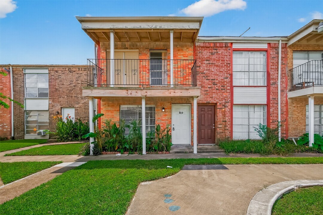 600 S Allen-Genoa Rd in South Houston, TX - Building Photo
