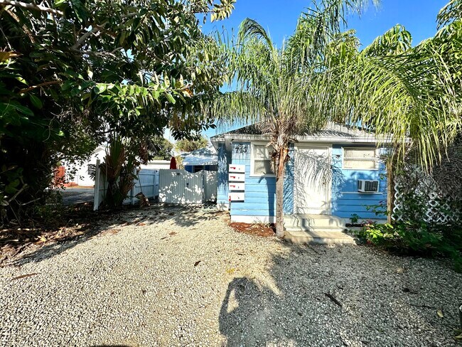 property at 713 N Federal Hwy