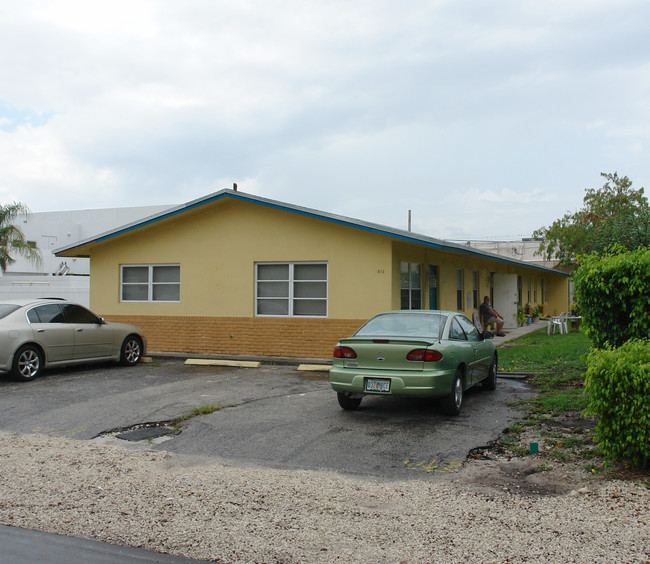 813 Arpeika St in Fort Lauderdale, FL - Foto de edificio - Building Photo