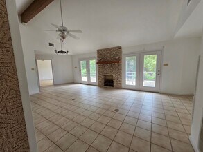 335 Goat Creek Cutoff Rd W in Kerrville, TX - Building Photo - Building Photo