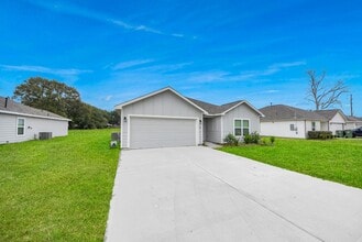 195 S Colbert St in Dayton, TX - Building Photo - Building Photo