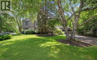 250 Dalewood Dr in Oakville, ON - Building Photo