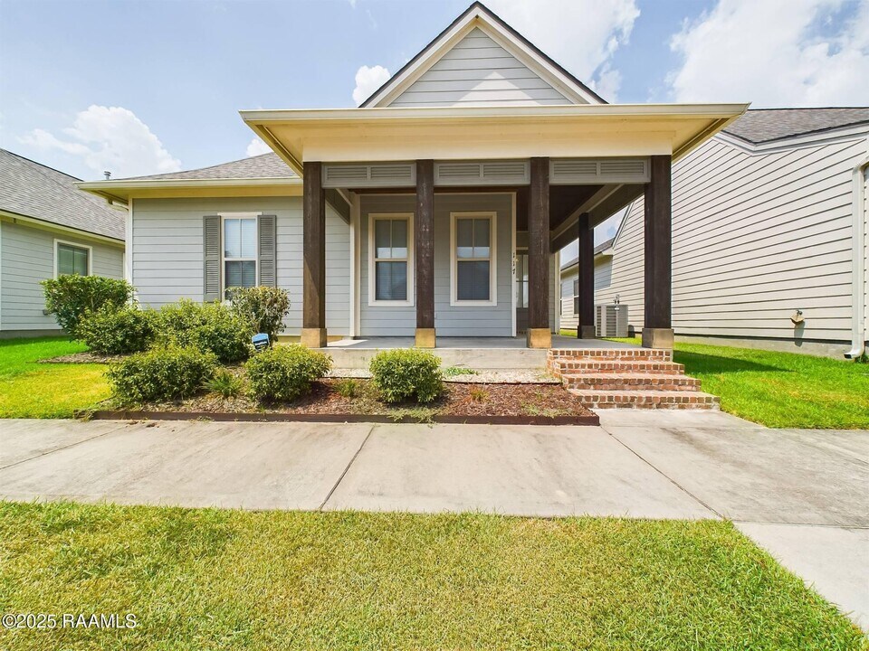 117 Harvey Cay Ln in Youngsville, LA - Building Photo