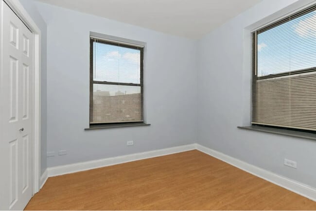 7215 S Yates Blvd in Chicago, IL - Building Photo - Building Photo