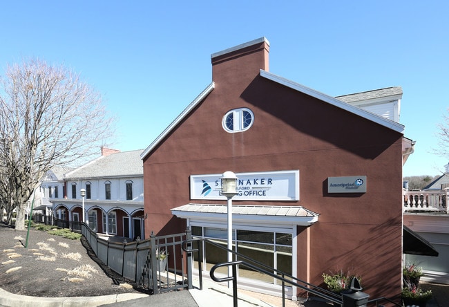 Spinnaker Wharf in Milford, CT - Foto de edificio - Building Photo