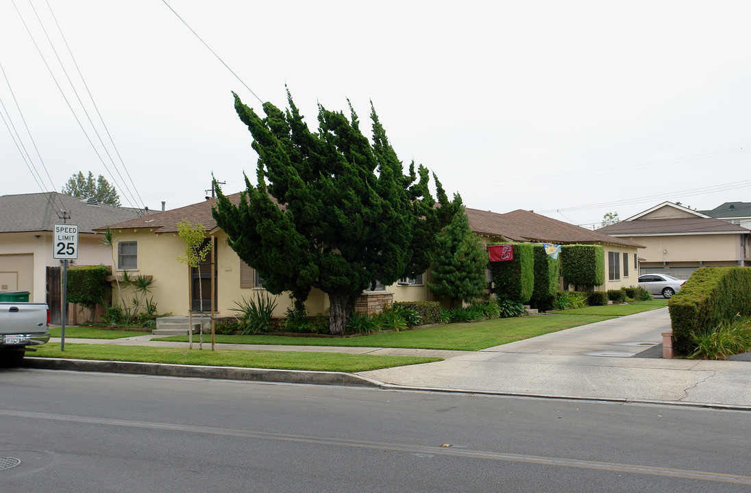 1734-1742 E Palmyra Ave in Orange, CA - Building Photo