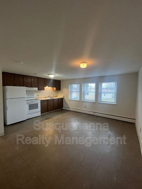 1051 Henn Ave in Ephrata, PA - Building Photo - Building Photo