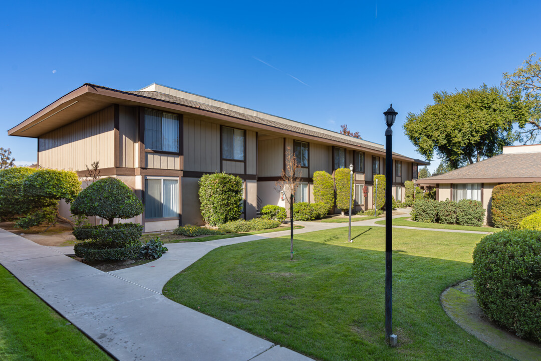 Hillsdale Terrace West in Visalia, CA - Foto de edificio