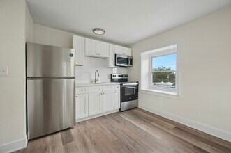 109 W Queen Ln in Philadelphia, PA - Building Photo - Building Photo