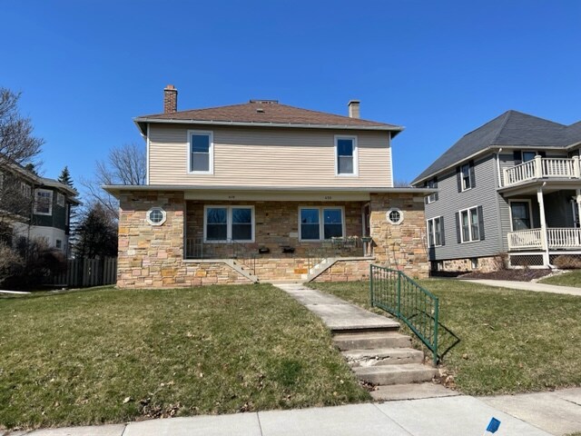 628 Reed St in Plymouth, WI - Foto de edificio