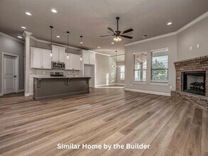 1936 W Crossbow Way in Mustang, OK - Building Photo - Building Photo