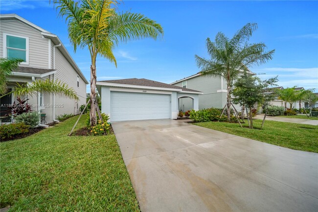 12089 Monterey Pine Ln in Ft. Myers, FL - Building Photo - Building Photo